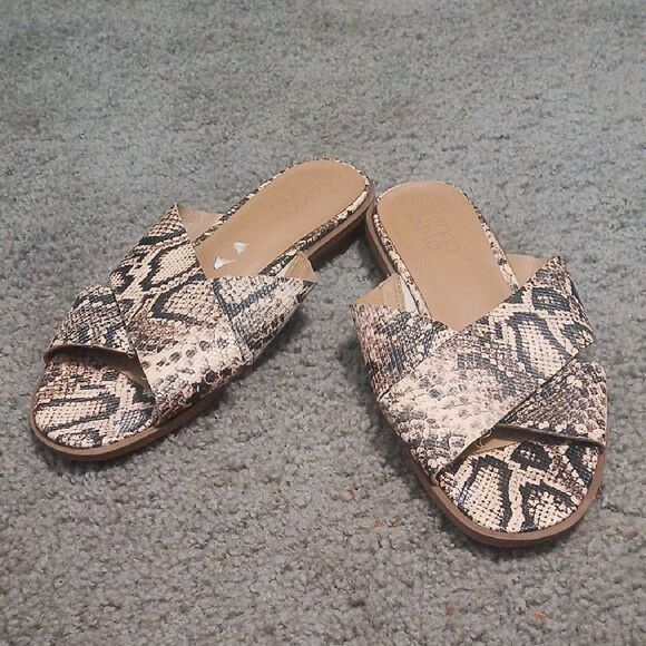 Franco Sarto Marcos snakeskin print slides sandals Sz 8.5 EUC - Picture 1 of 8